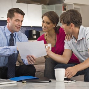 couple with finacial planner